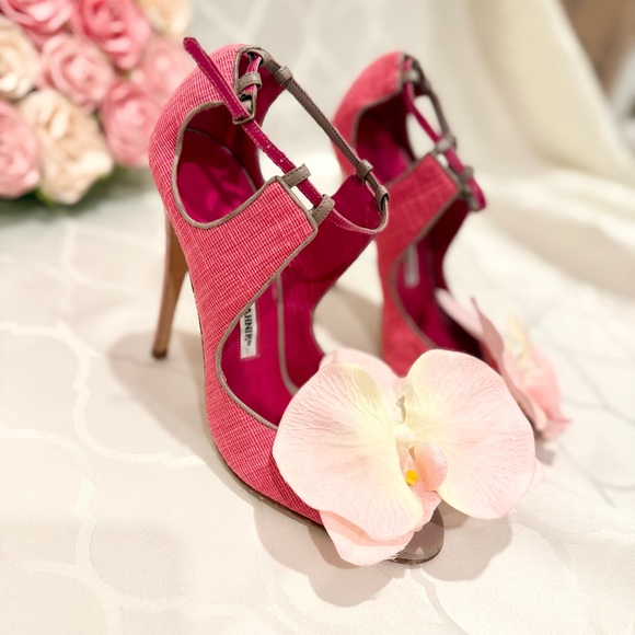 Manolo Blahnik Shoes - Up-cycled Manolo Blahnik Orchid heels sandals shoes 40 leather slingback straps